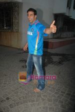 Akshay Kumar before the match in Juhu on 2nd April 2011 (16).JPG